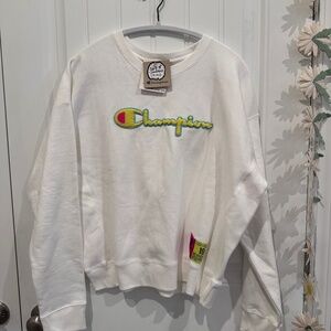 NWT Champion Logo Sweatshirt – Size Large